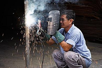 《哥谭骑士》Steam页面更新 确定支持繁简中文